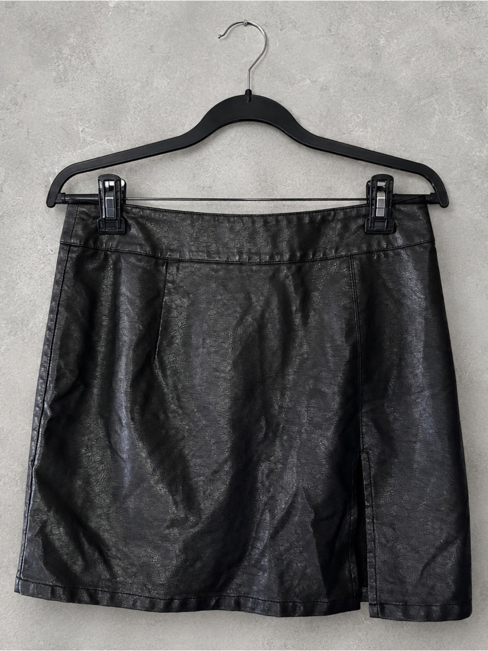 Lioness Faux Leather Mini Skirt Black Front Slit Gold Zip Size Small AU Trendy